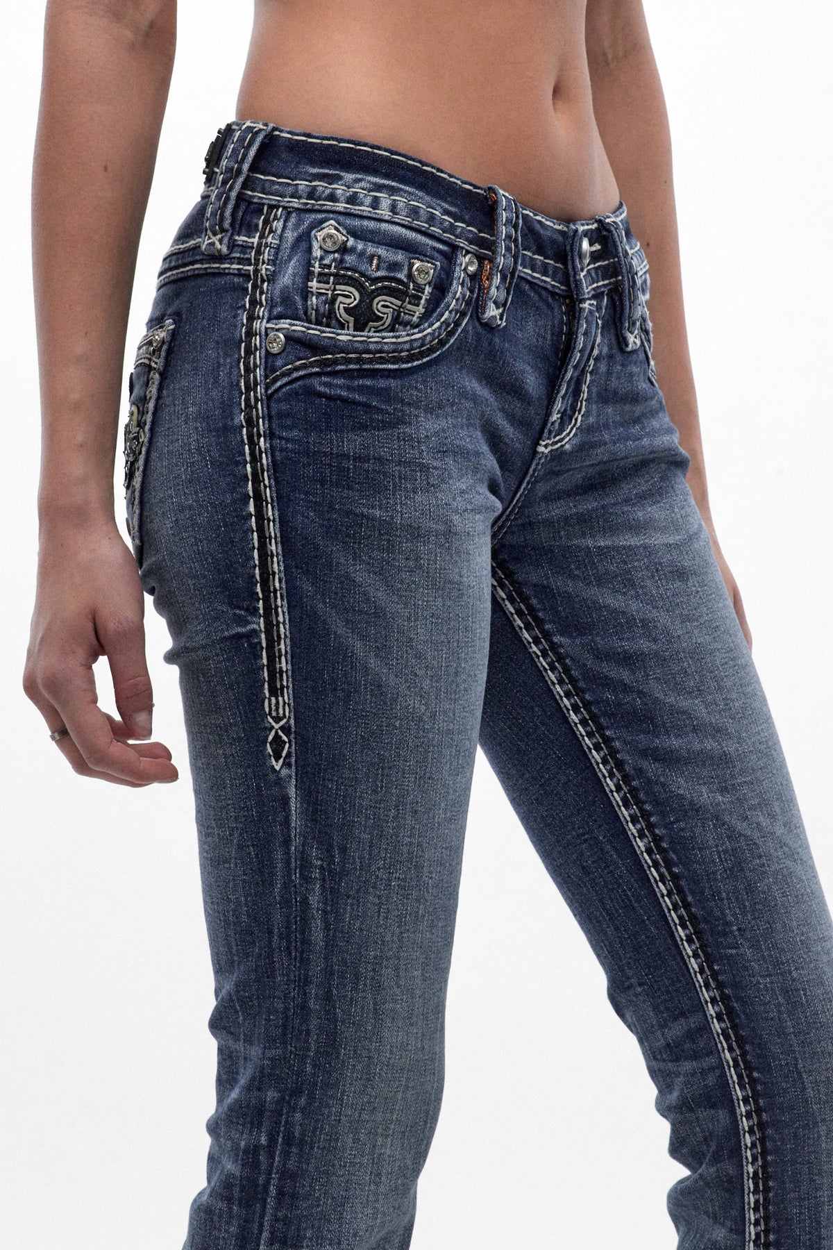 Aya Low-Rise Bootcut in Medium Wash