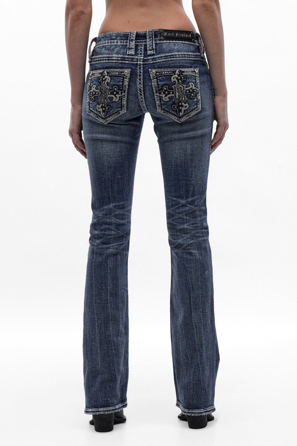 Aya Low-Rise Bootcut in Medium Wash