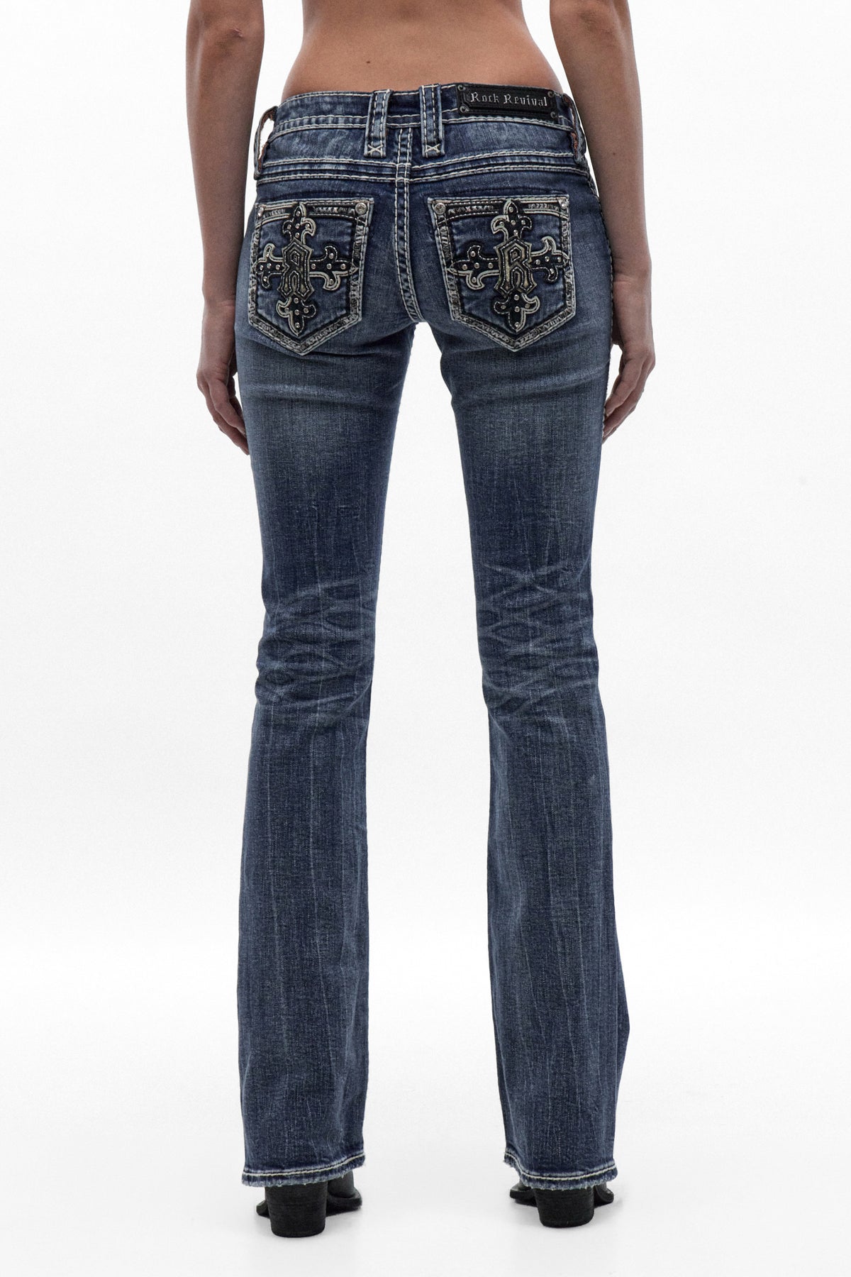 Aya Low-Rise Bootcut in Medium Wash