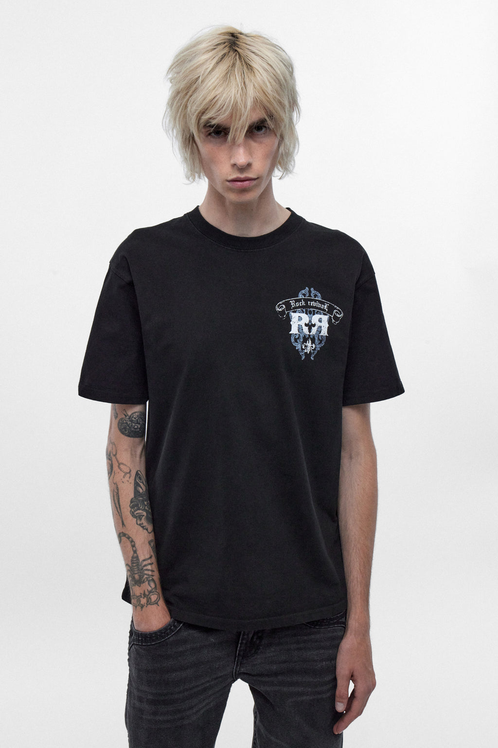 Cross Forme Tee in Black Dust/Pink/Blue