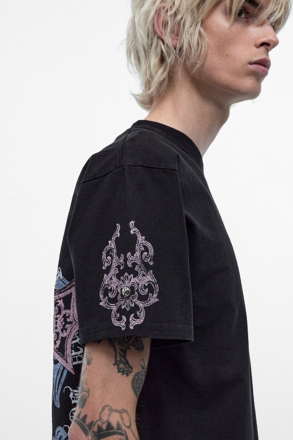 Cross Forme Tee in Black Dust/Pink/Blue