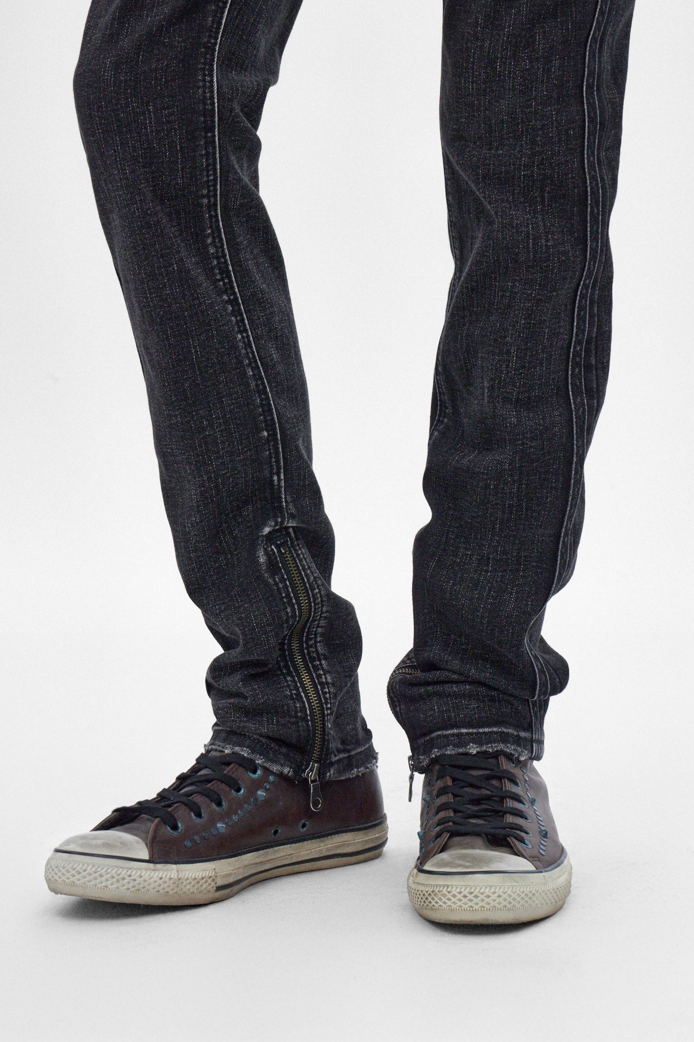 Charlie Slim Jeans in Black Wash - Rock Revival®
