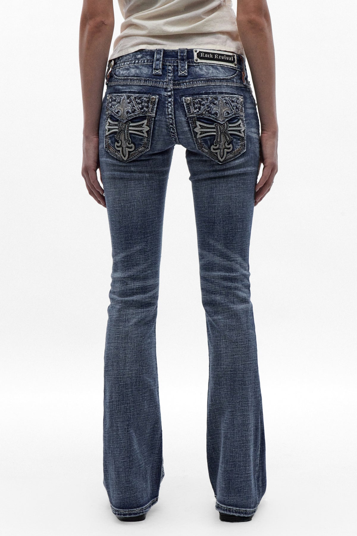 Elora Low-Rise Bootcut in Medium Wash
