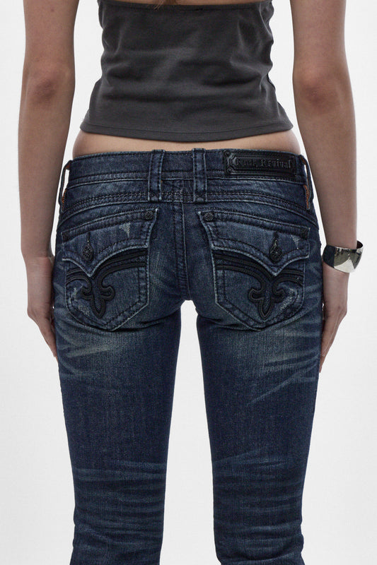 Gwen Super Low-Rise Bootcut in Dark Wash