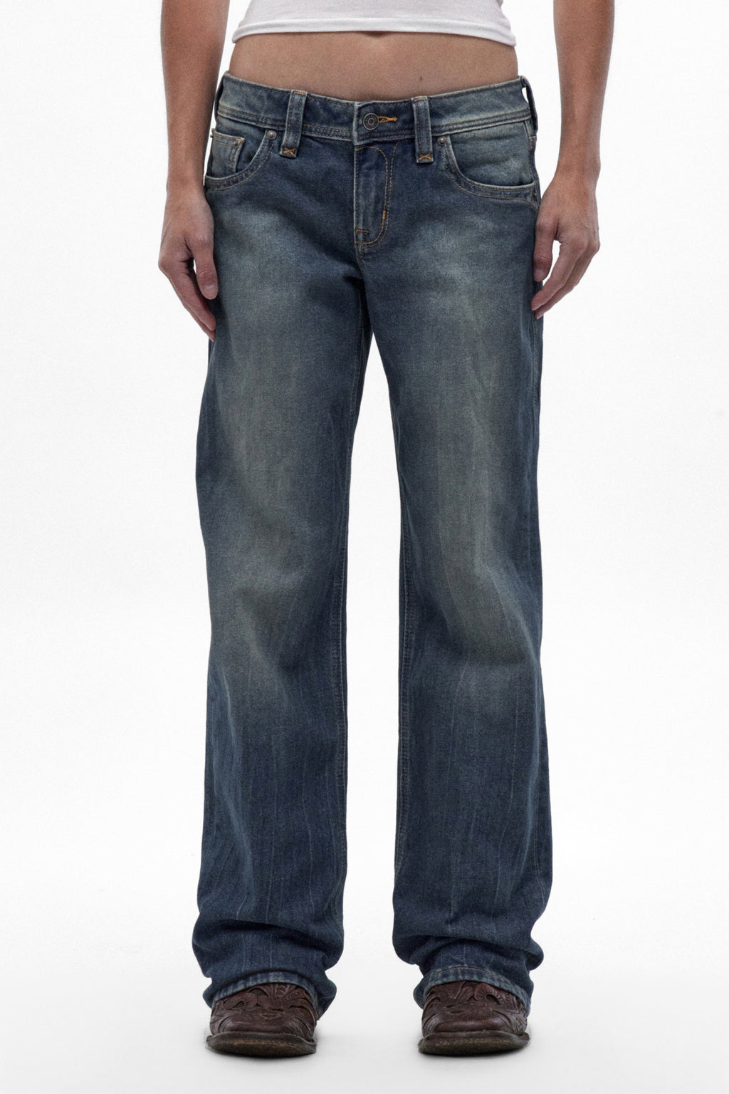 Isa Low-Rise Relaxed Straight Jeans in Vintage Blue