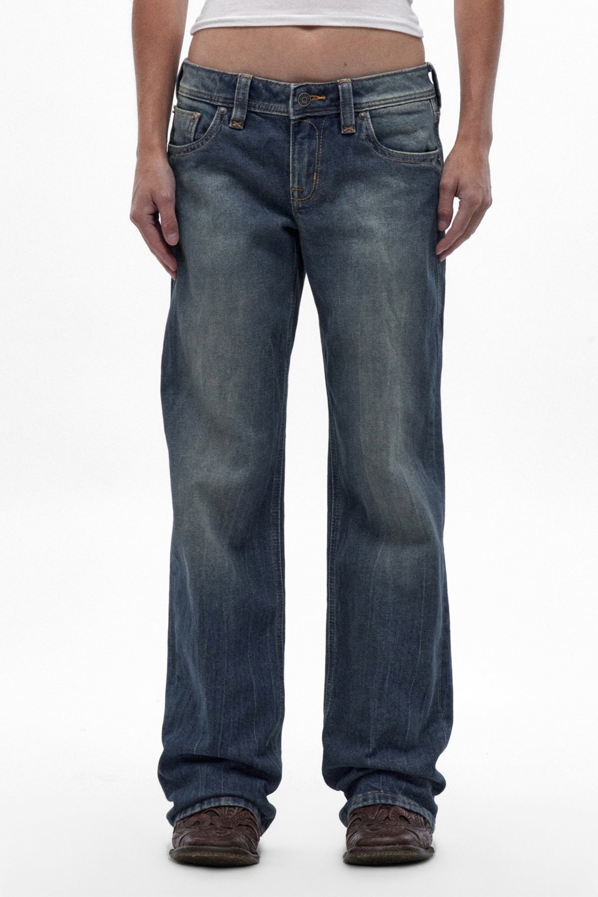 Isa Low-Rise Relaxed Straight Jeans in Vintage Blue