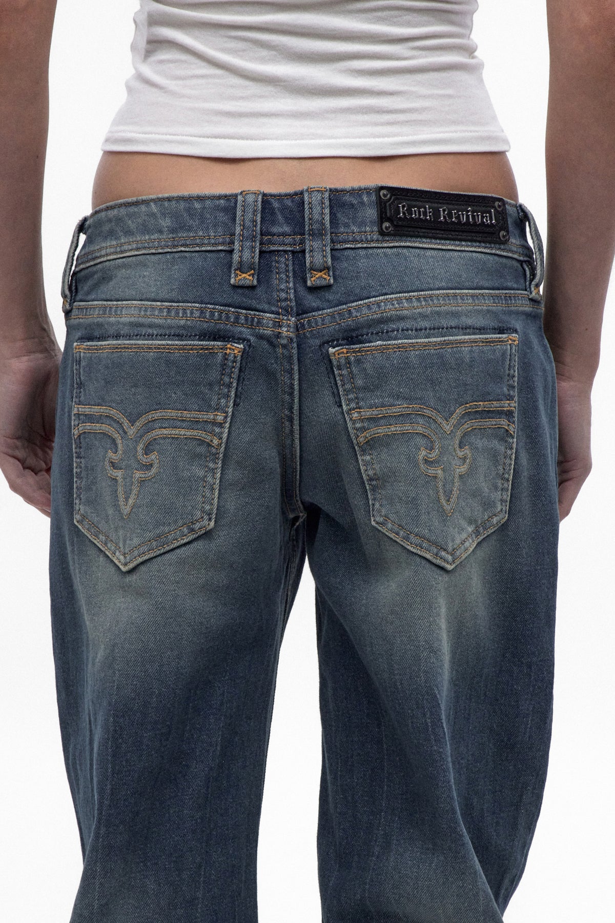 Isa Low-Rise Relaxed Straight Jeans in Vintage Blue