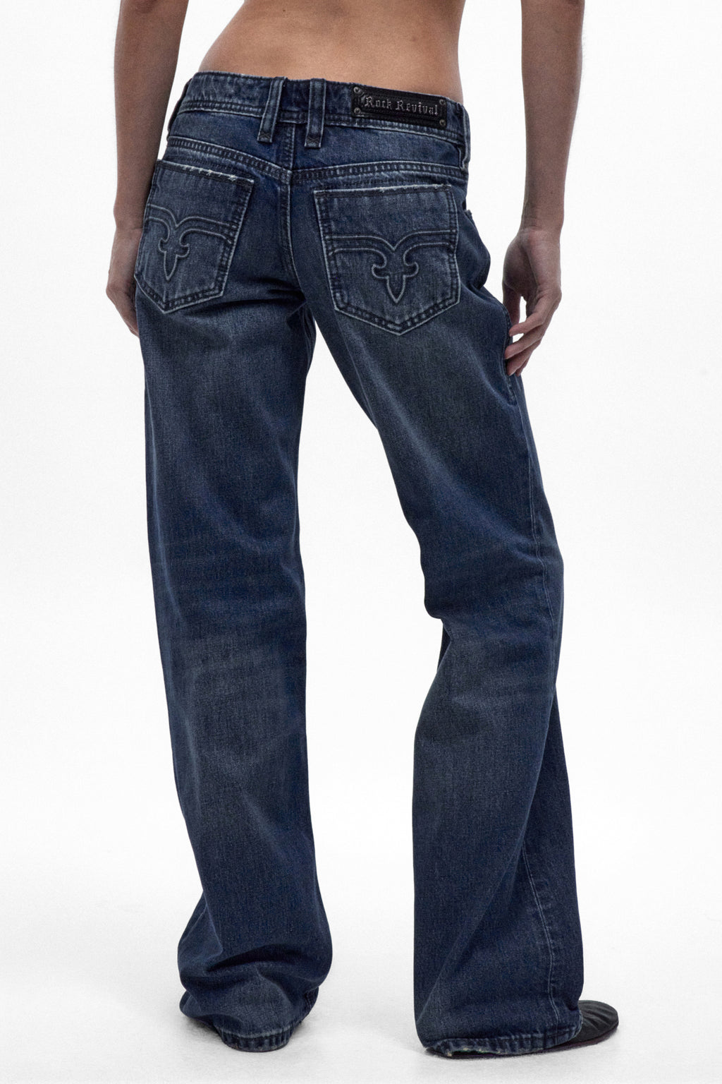 Isa Low-Rise Relaxed Straight Jeans in Medium Blue