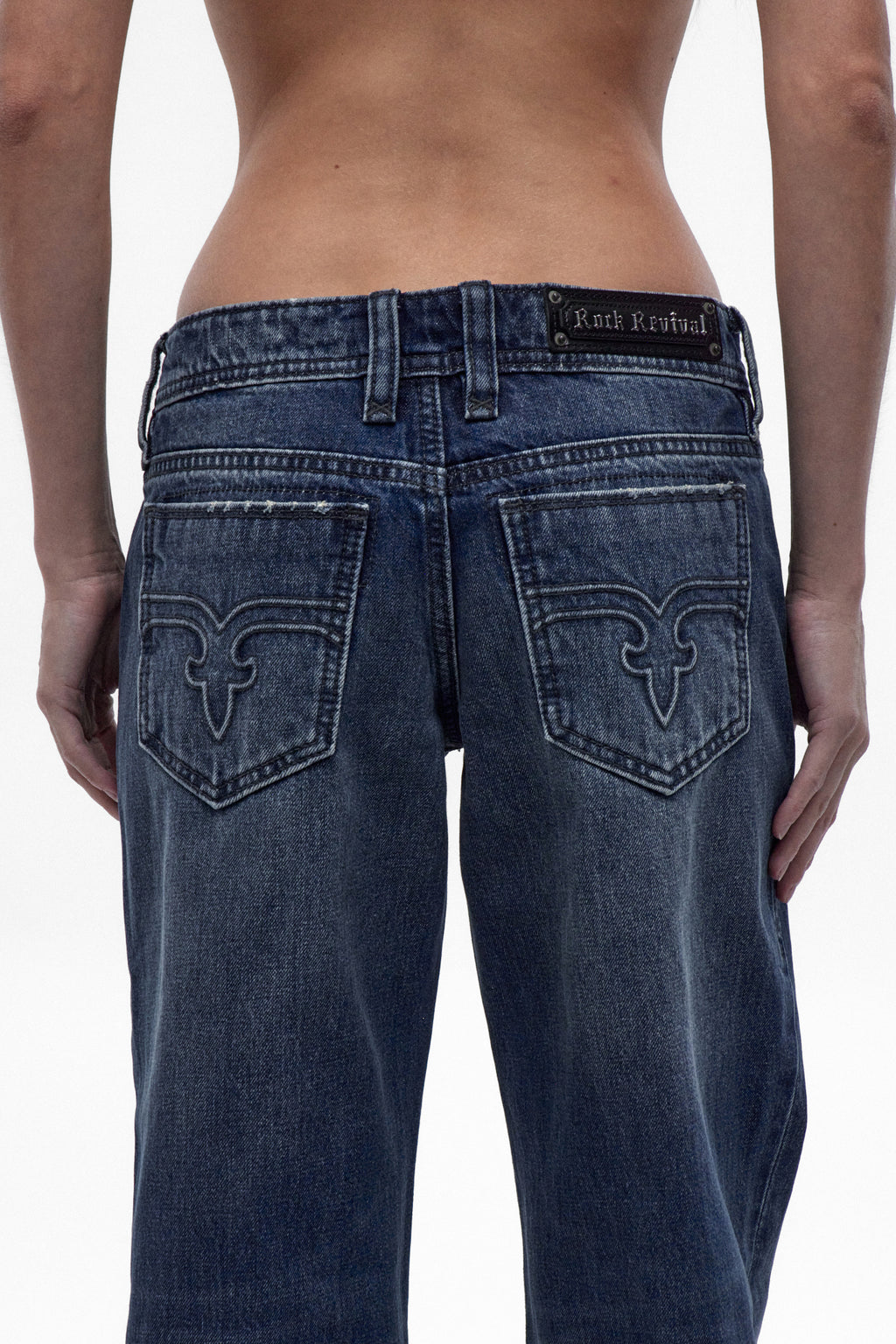 Isa Low-Rise Relaxed Straight Jeans in Medium Blue