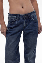 Isa Low-Rise Relaxed Straight Jeans in Medium Blue