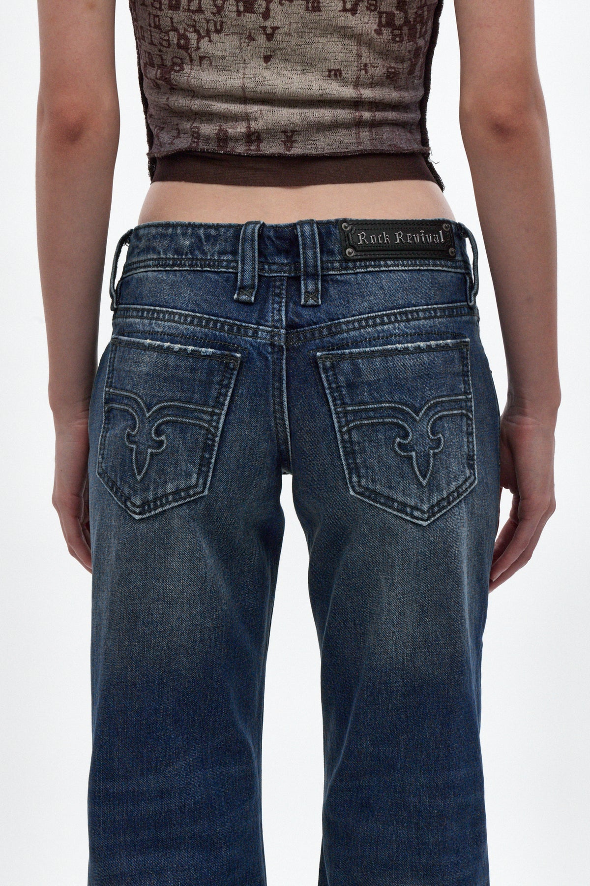 Isa Low-Rise Relaxed Straight Jeans in Medium Blue
