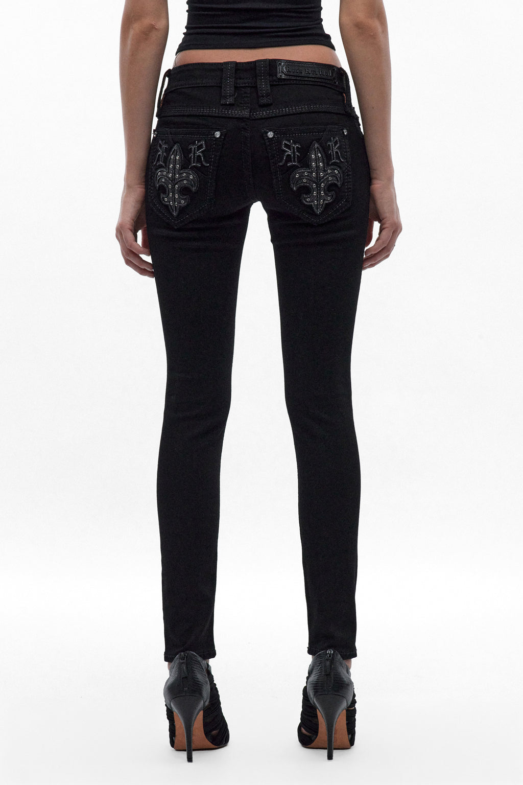 Kari Low-Rise Skinny Jeans in Black