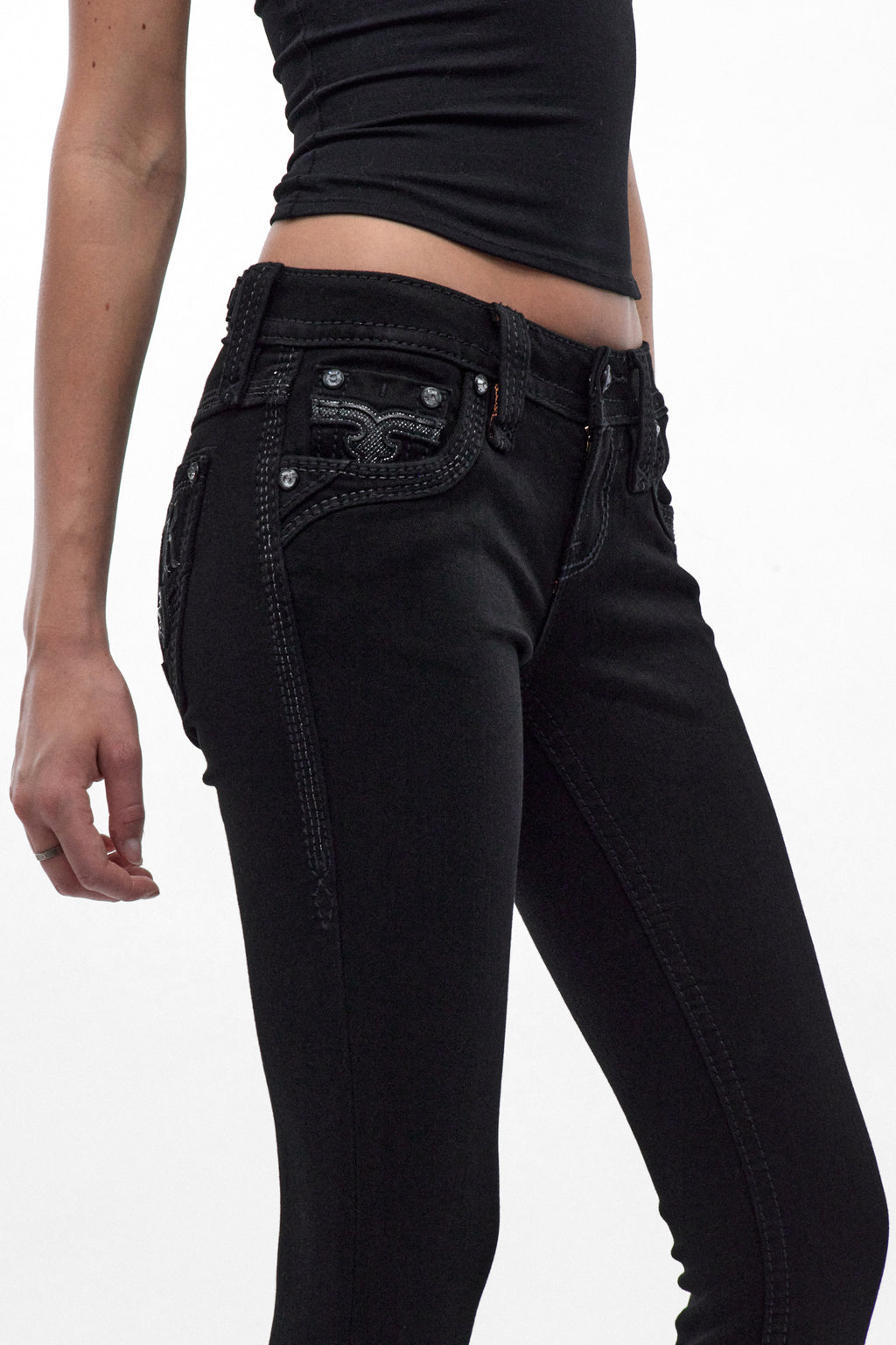 Kari Low-Rise Skinny Jeans in Black