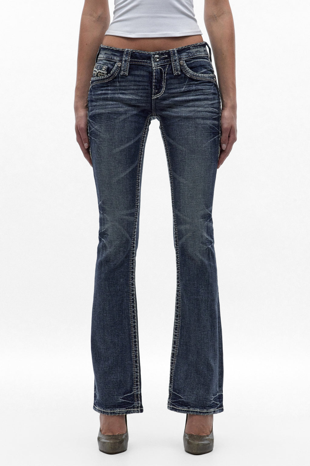 Liv Low-Rise Bootcut in Medium Wash