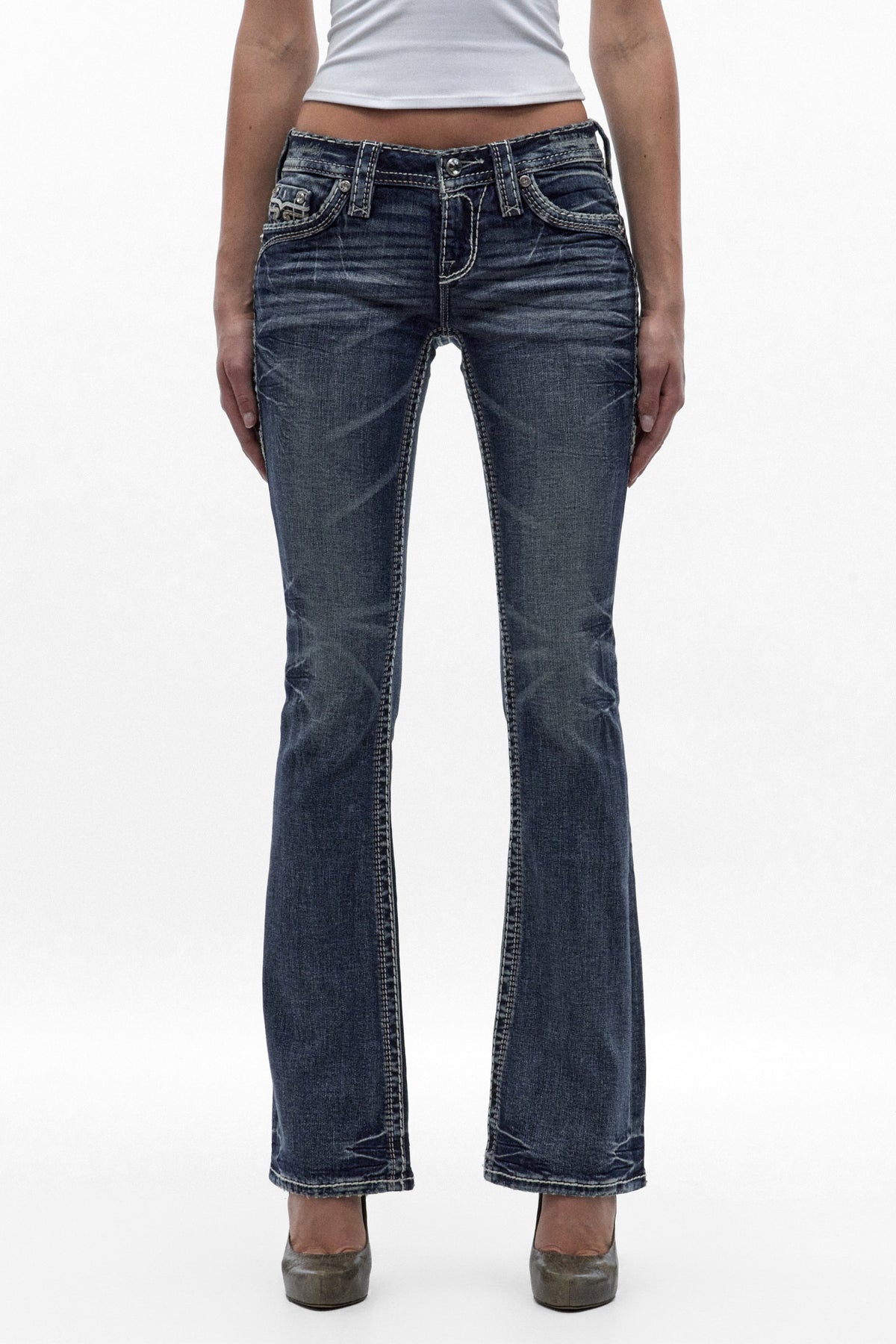 Liv Low-Rise Bootcut in Medium Wash