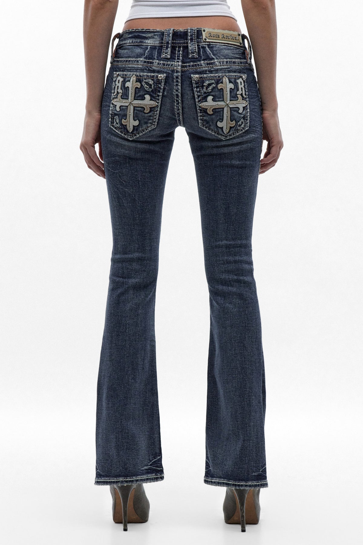 Liv Low-Rise Bootcut in Medium Wash