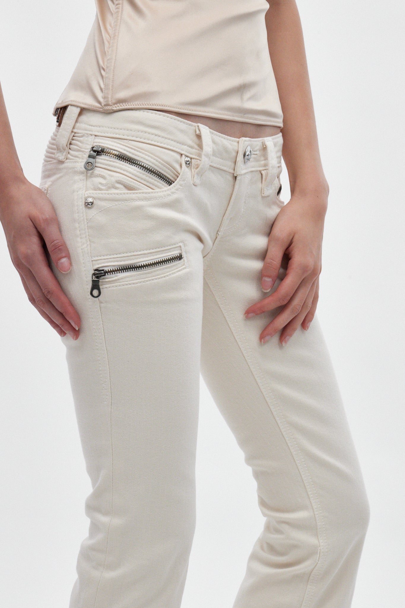 Joplin Super Low-Rise Flare Jeans in White - Rock Revival®