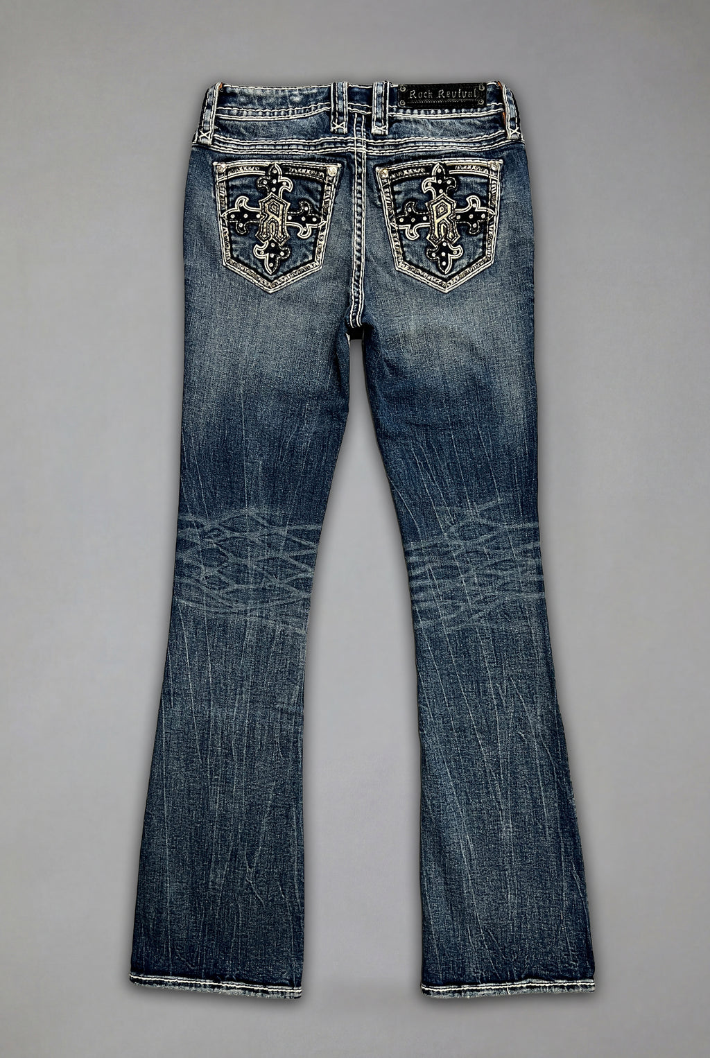 Aya Low-Rise Bootcut in Medium Wash