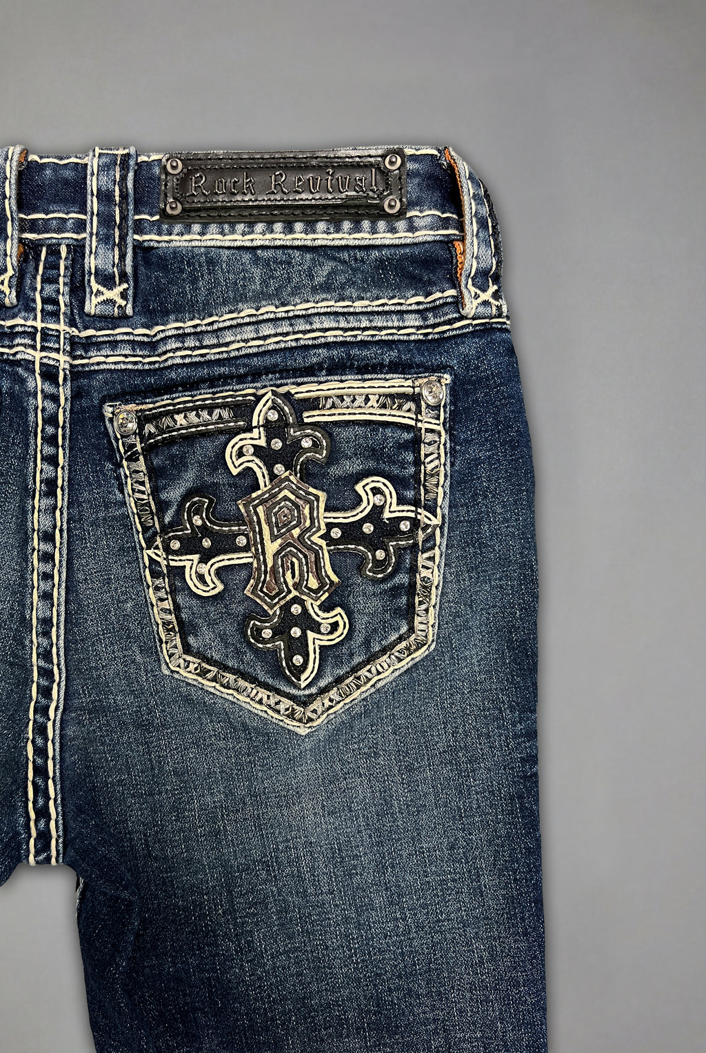 Aya Low-Rise Bootcut in Medium Wash