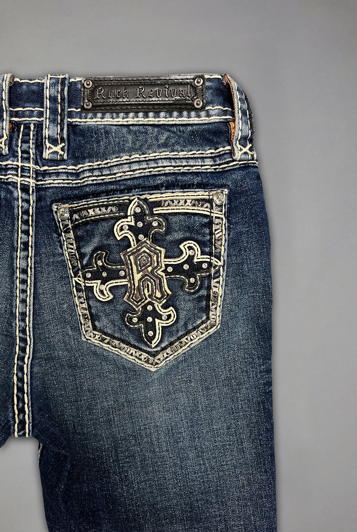 Aya Low-Rise Bootcut in Medium Wash