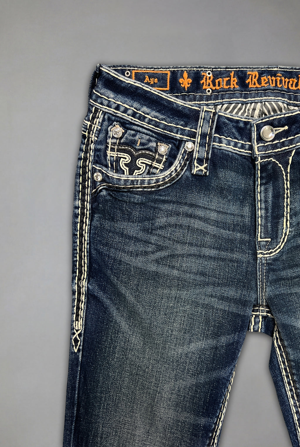 Aya Low-Rise Bootcut in Medium Wash