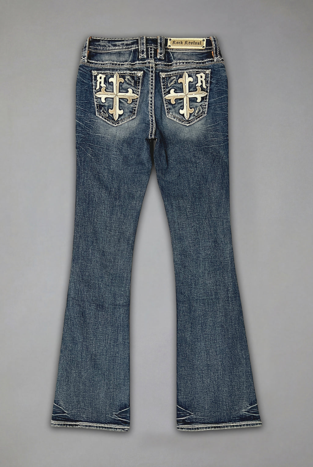 Liv Low-Rise Bootcut in Medium Wash