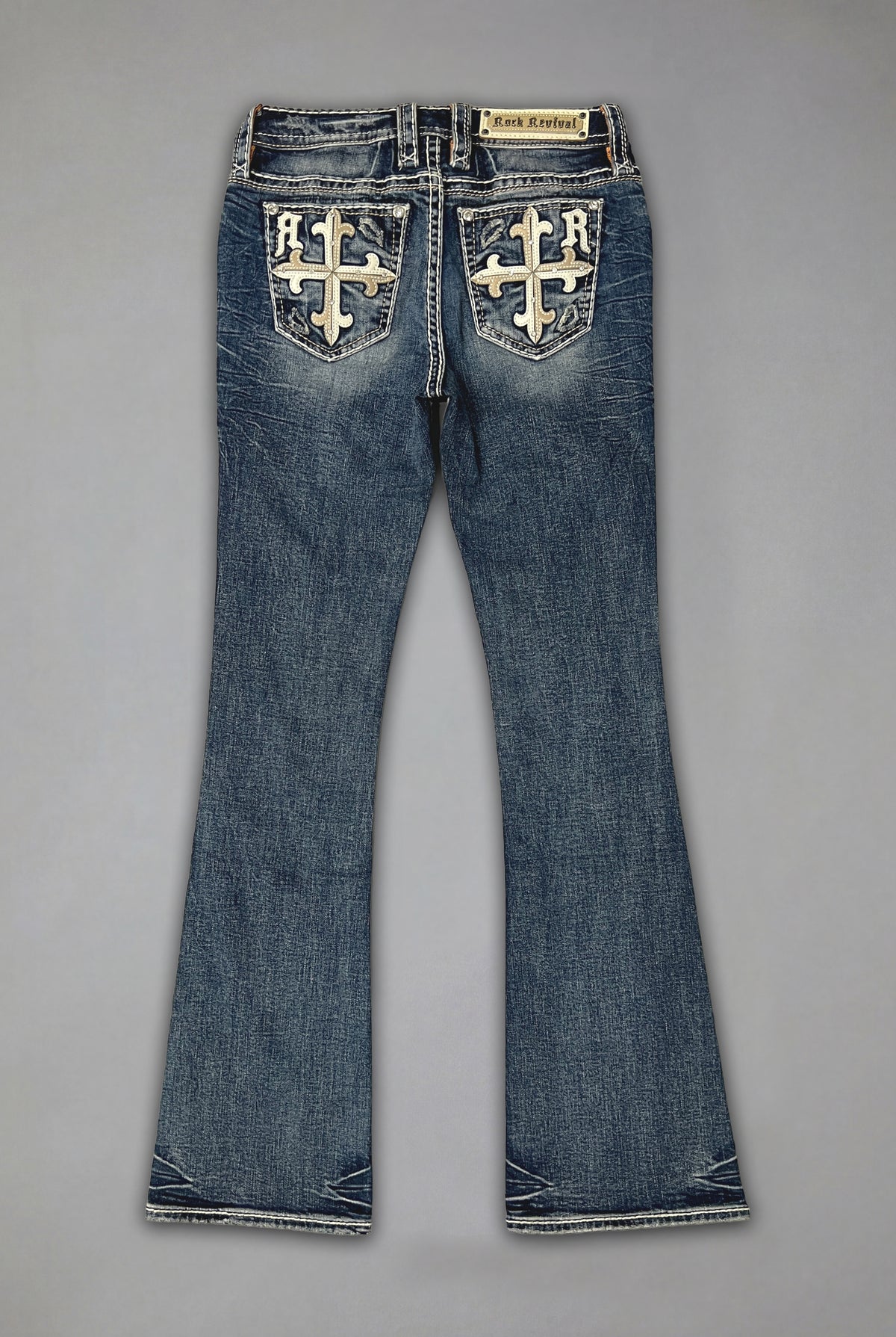 Liv Low-Rise Bootcut in Medium Wash