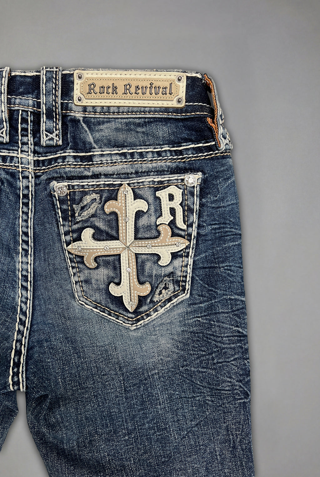 Liv Low-Rise Bootcut in Medium Wash