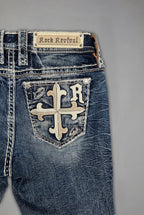 Liv Low-Rise Bootcut in Medium Wash