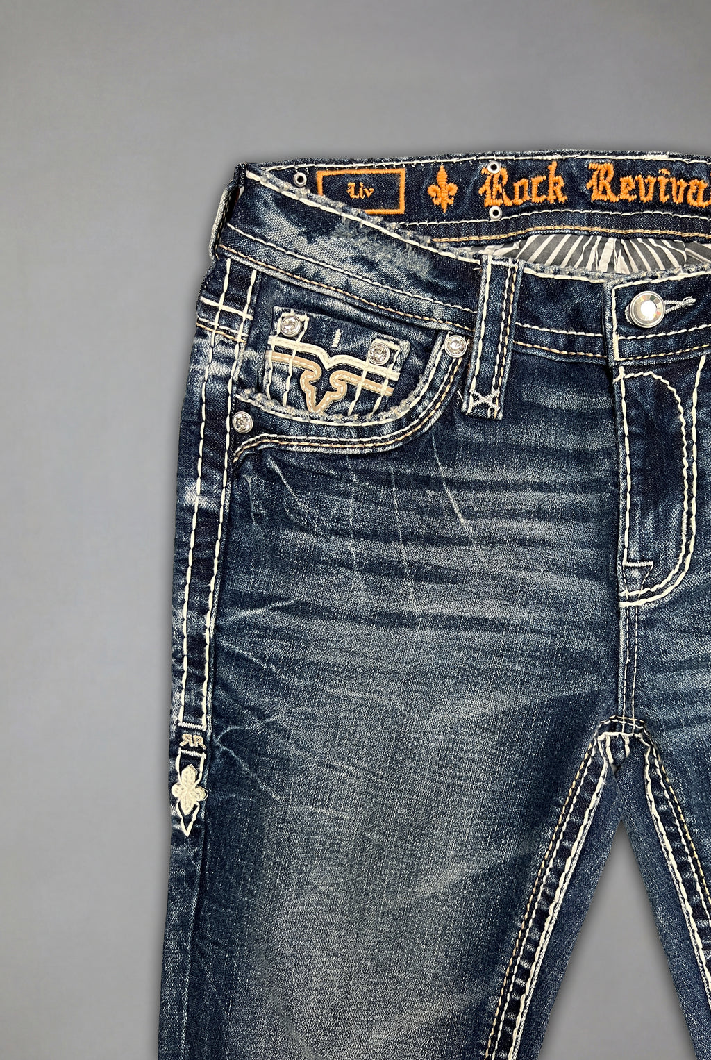 Liv Low-Rise Bootcut in Medium Wash