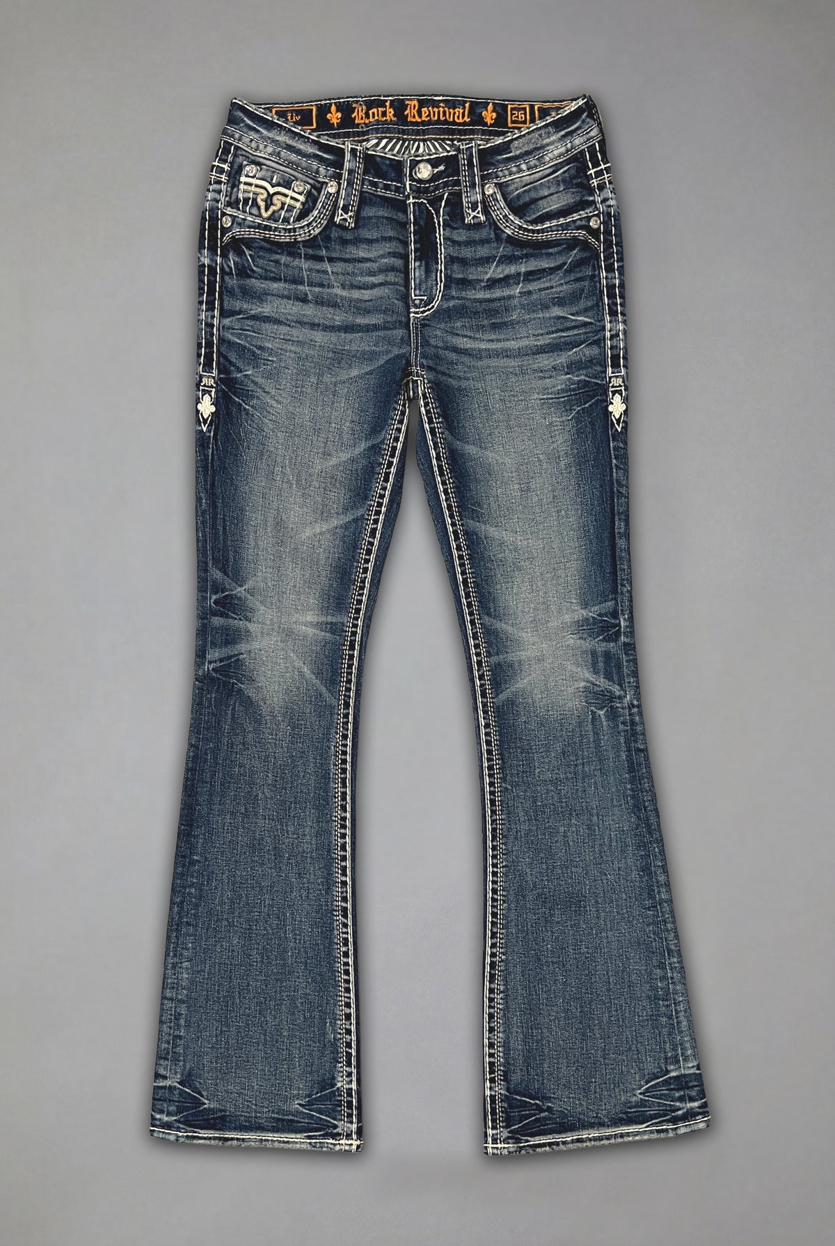 Liv Low-Rise Bootcut in Medium Wash