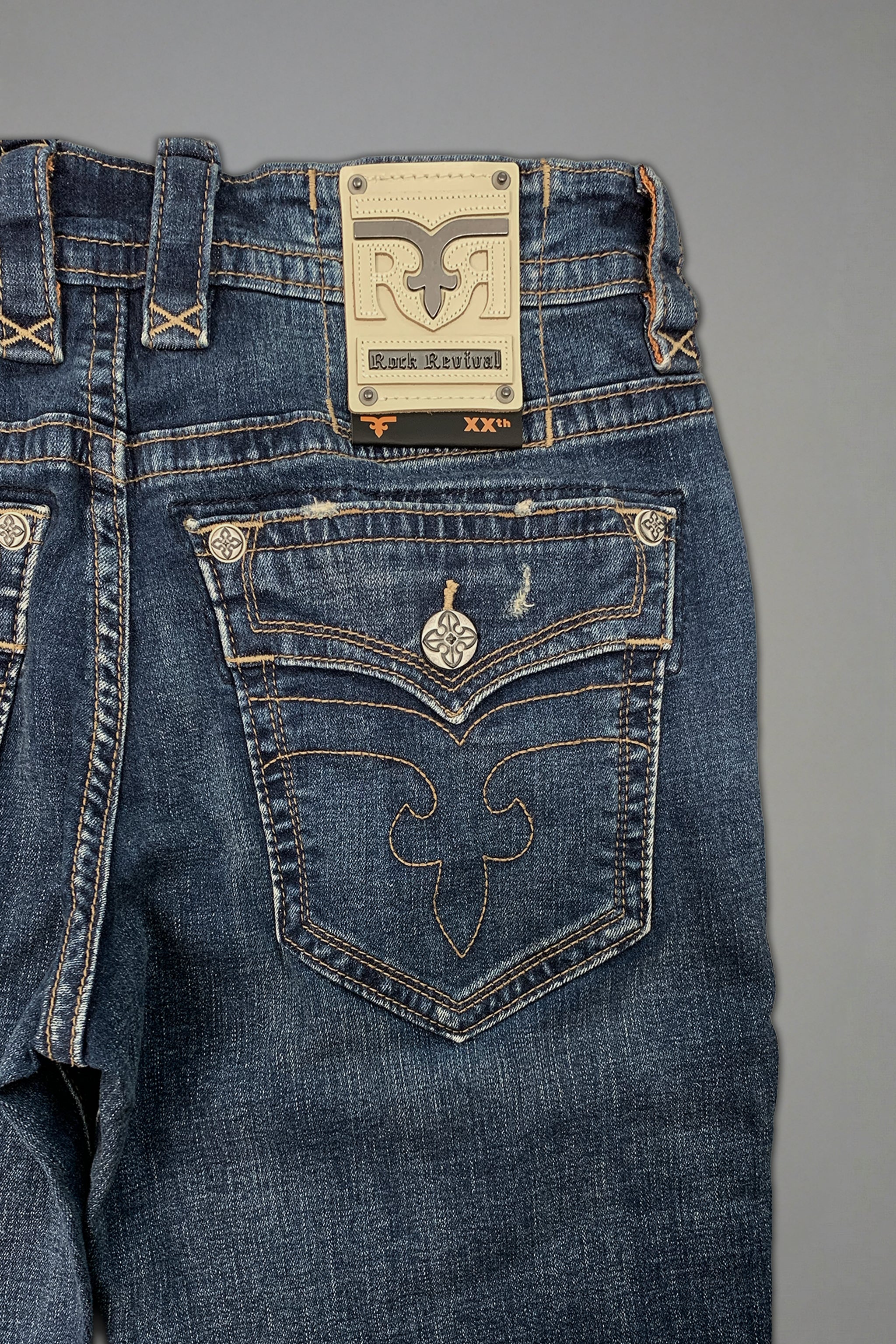Clark Relaxed Straight in Medium Wash