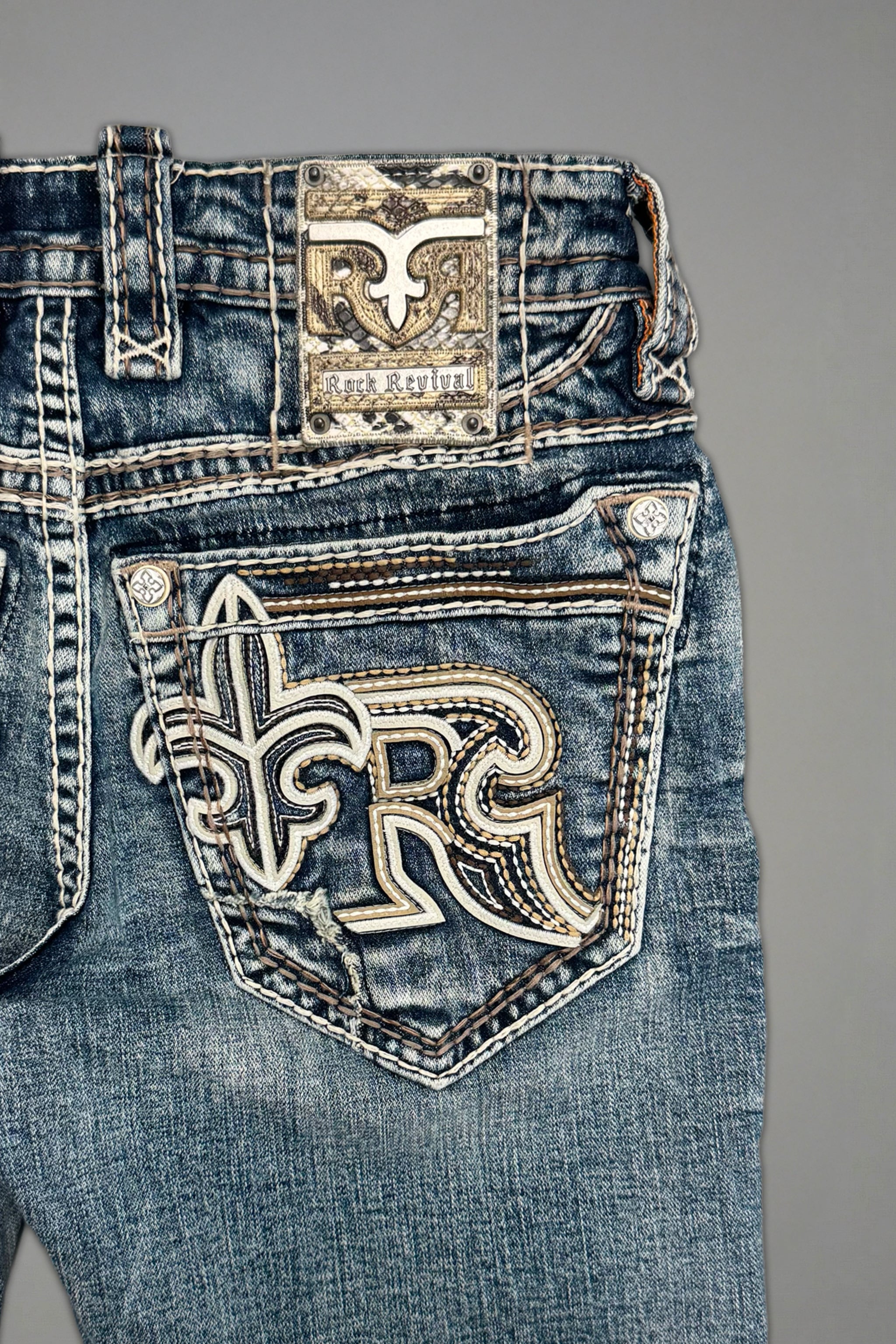 Zayn Denim Shorts in Medium Blue – Rock Revival®