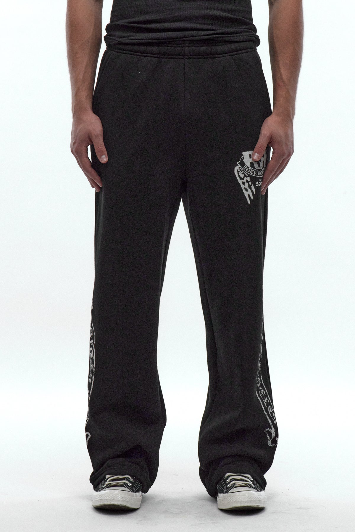 Skull Crest Sweatpants in Black