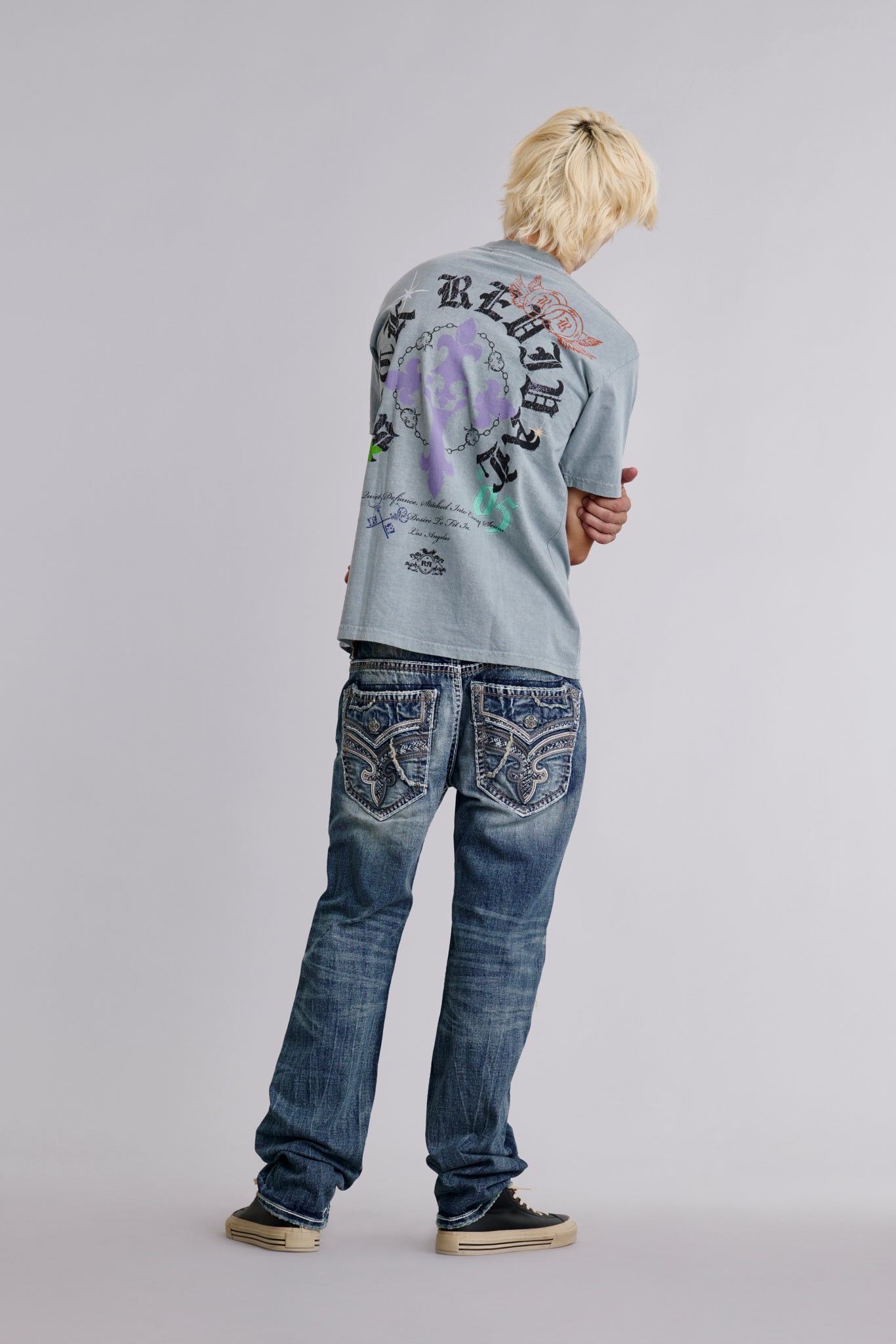 Crest Tee in Sky Gray - Rock Revival®