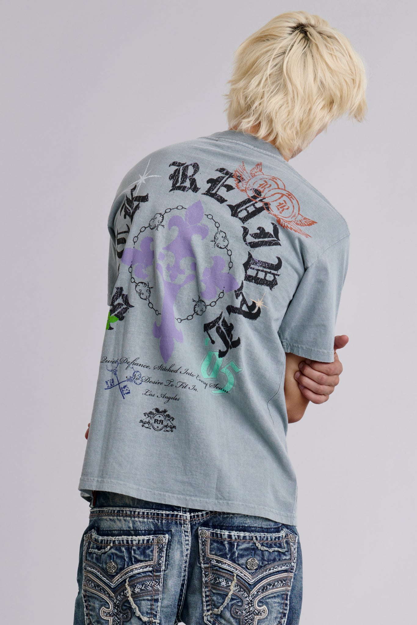 Crest Tee in Sky Gray - Rock Revival®