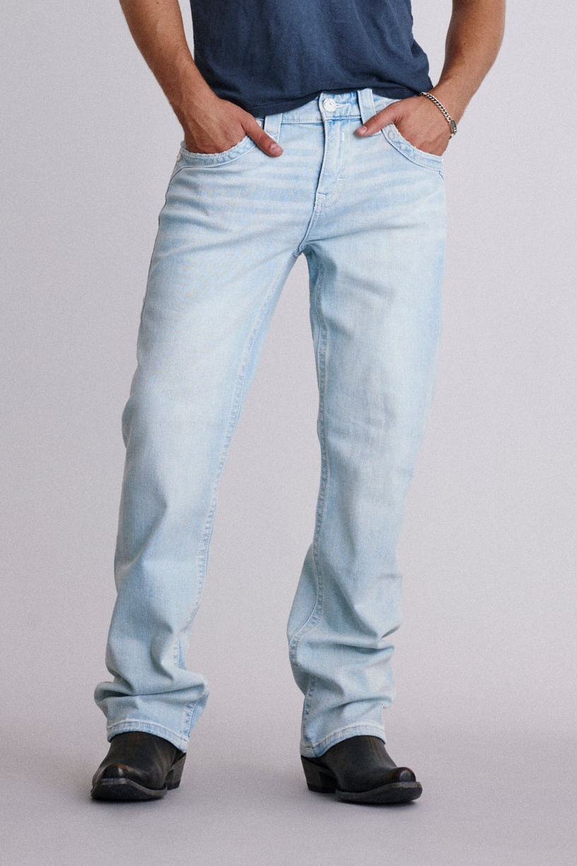Clark Relaxed Straight in Super Light Wash