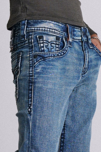 Titan Relaxed Straight in Medium Wash