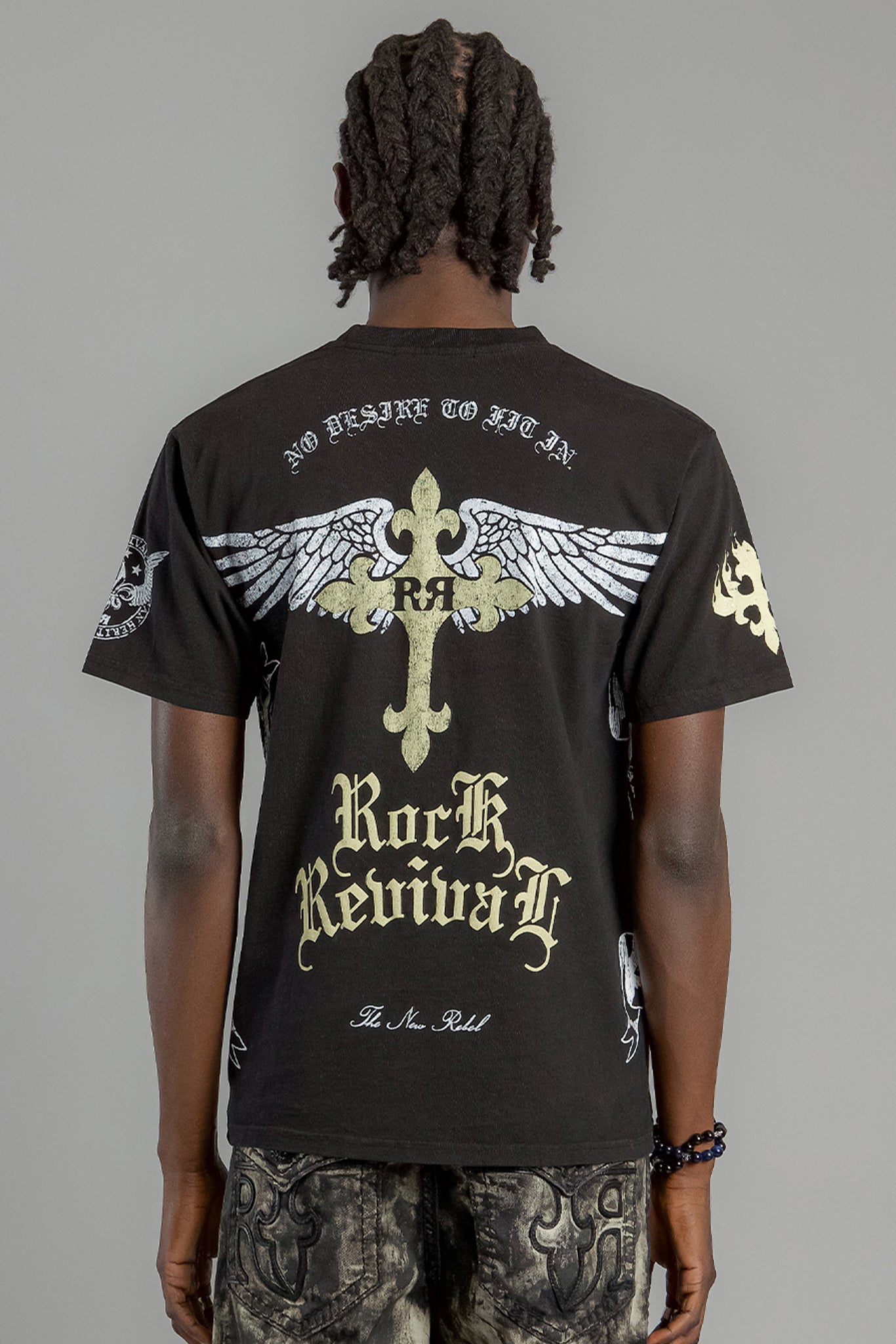 Winged Baroque Cross Graphic Tee in Black - Rock Revival®