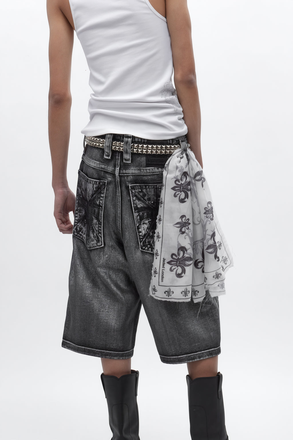 (JWA6081) Top pañuelo con estampado gráfico Rock Revival de Jaded London en blanco (JLxRCRV)
