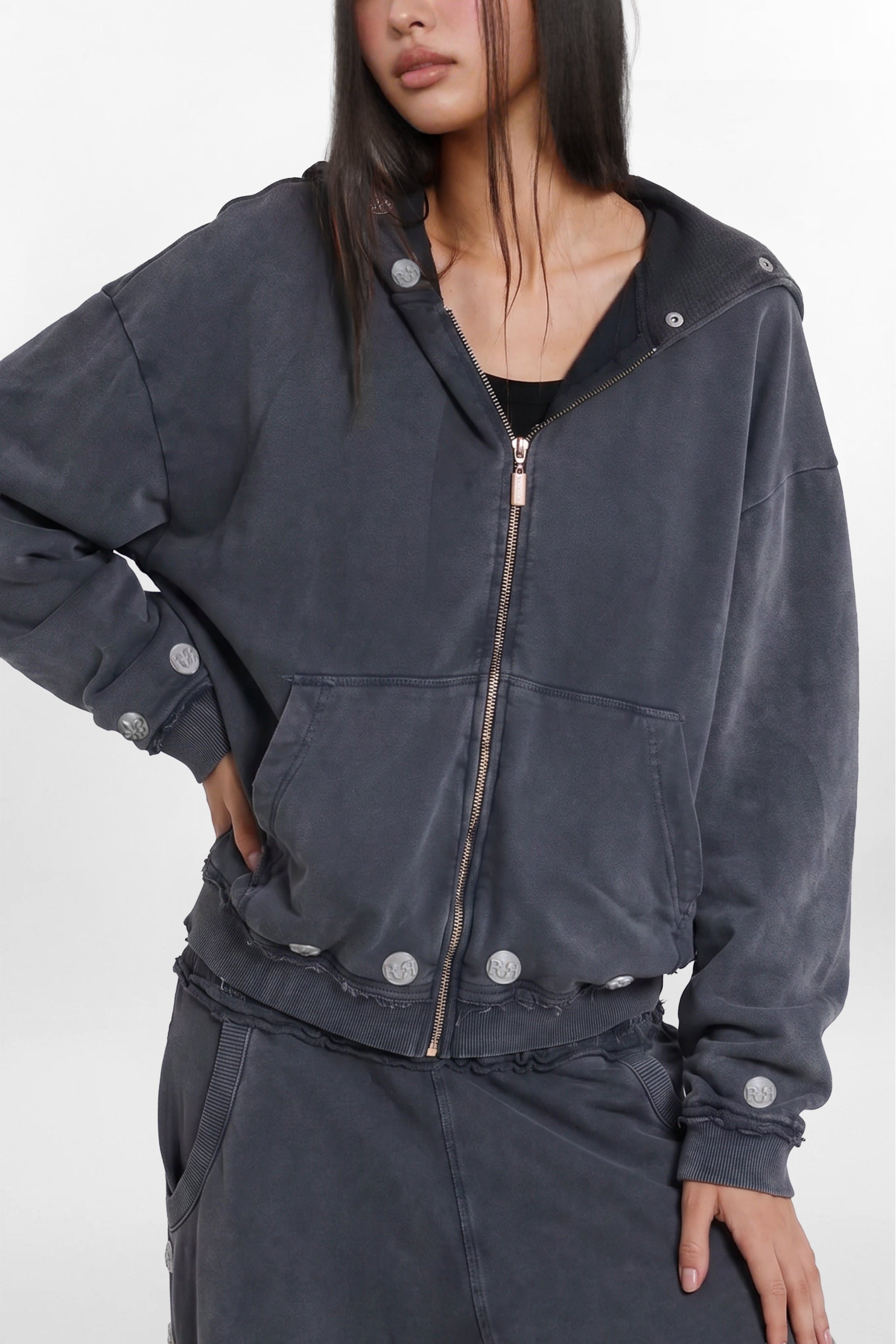 (JMH6646) Sudadera con capucha y cremallera Rock Revival by Jaded London en gris oscuro (JLxRCRV)(W)