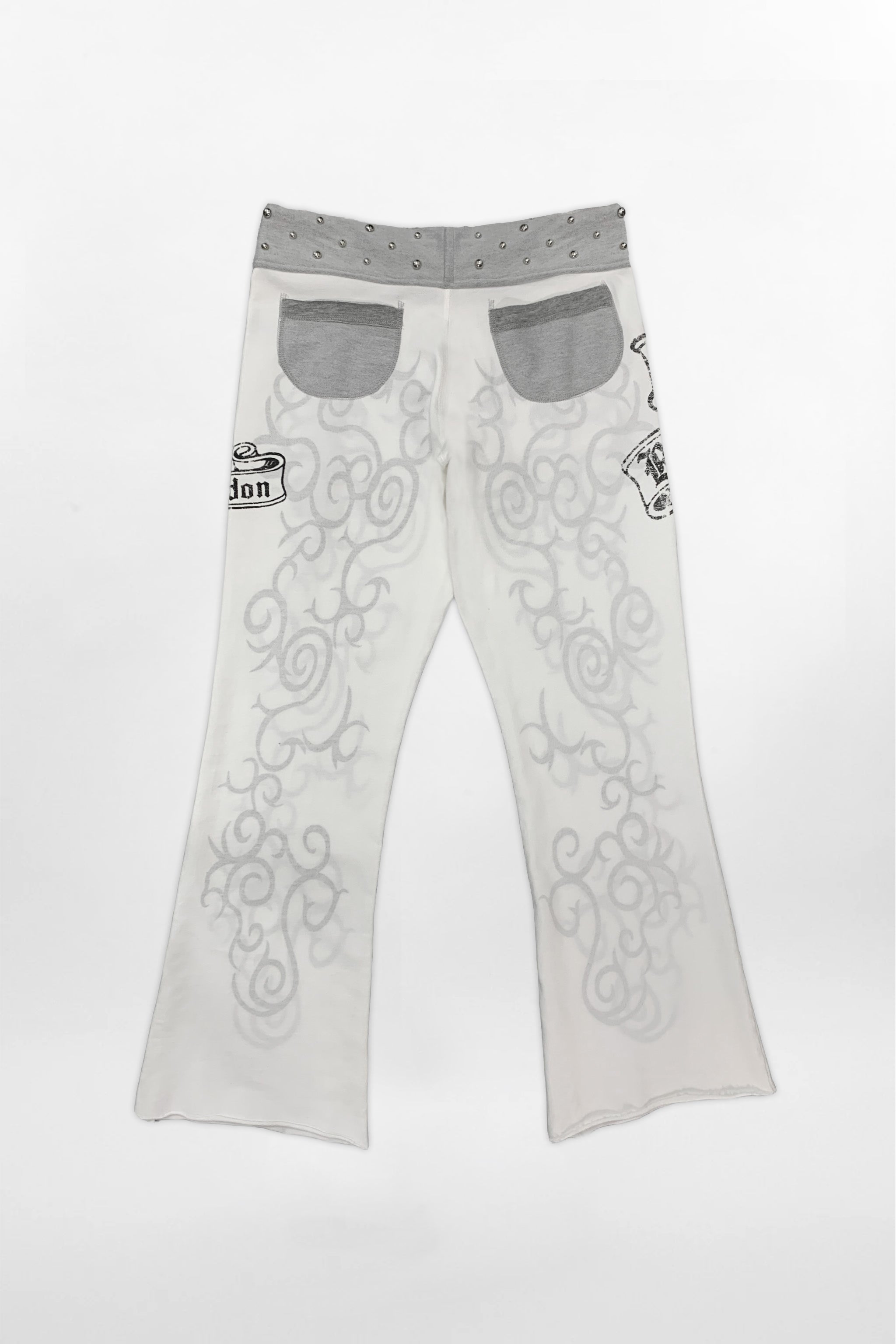 (JWL5808)Pantalones de chándal de tiro bajo Rock Revival by Jaded London con estampado gráfico en blanco