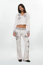 (JWL5808)Pantalones de chándal de tiro bajo Rock Revival by Jaded London con estampado gráfico en blanco